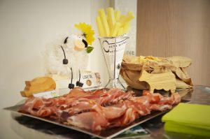 Charcuterie, frites de fromage et pain